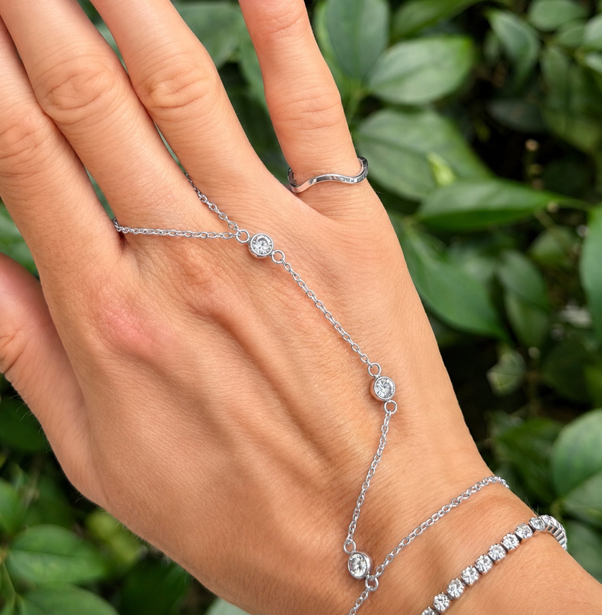 The Slide On Hand Chain Collection - Image 11