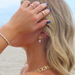 Alternative view of She's a Pearl Ring