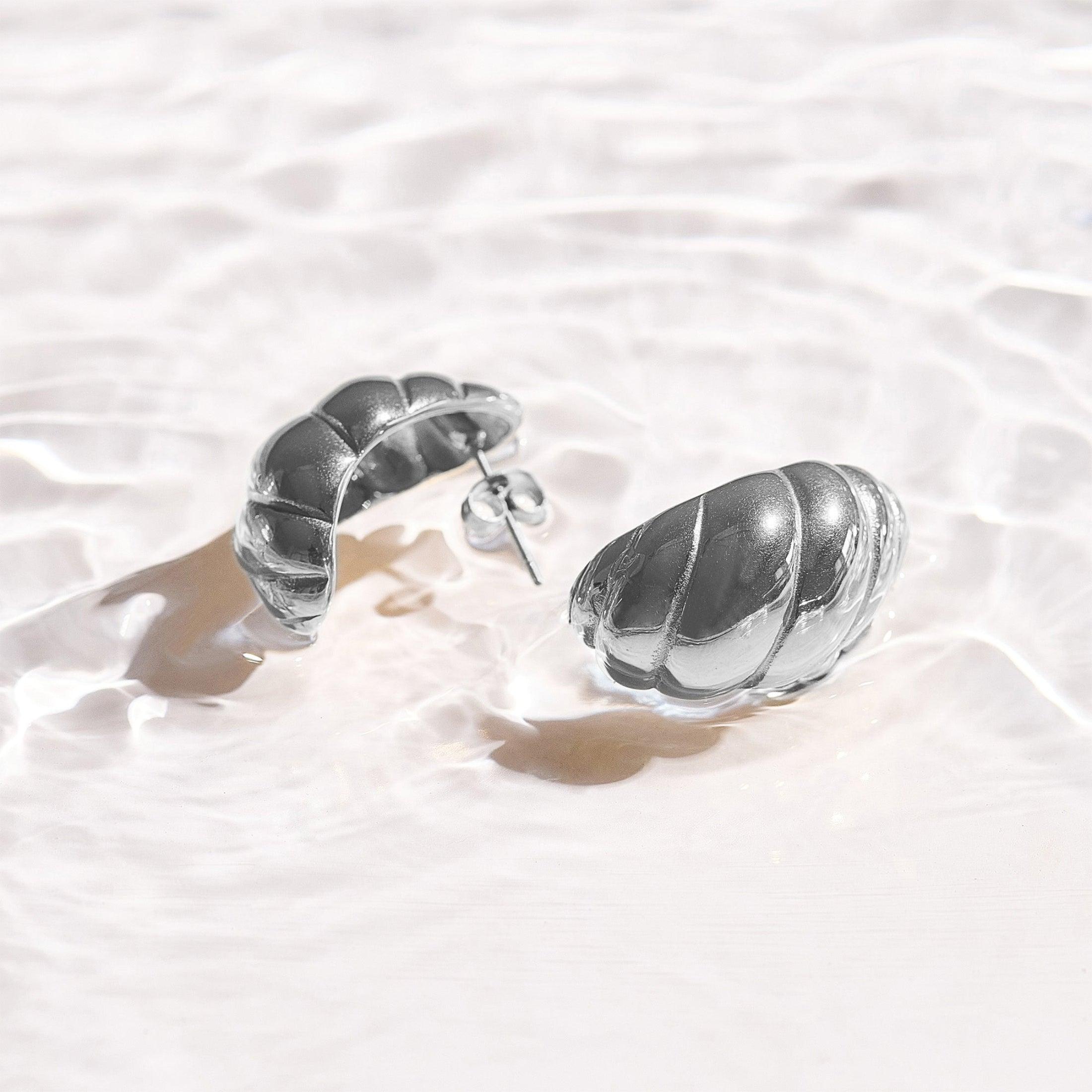 Twist Shell Dome Earrings - Image 7